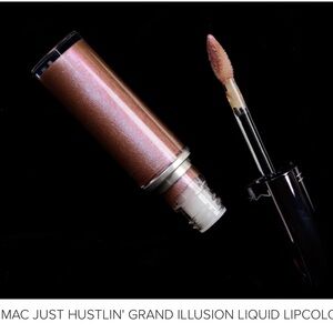 MAC GRAND ILLUSION LIQUID LIPCOLOR “JUST HUSTLIN’”